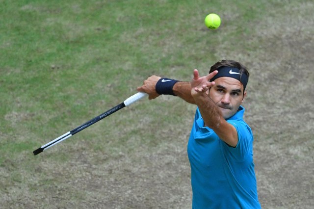 Federer u polufinalu Halea