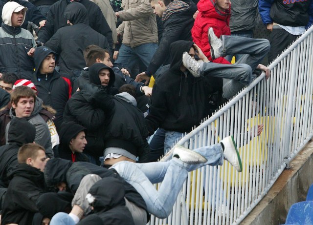 Media impressed as Serbia fans seize Croatian flag in Moscow