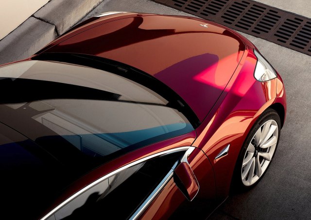 Tesla namerno odlaže prodaju 200-hiljaditog automobila?