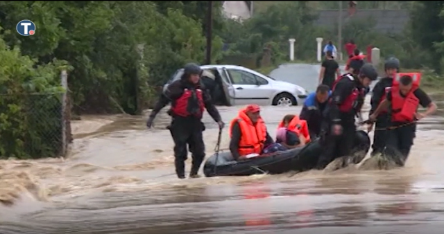 Poplave širom Srbije, evakuacija u Stepojevcu VIDEO