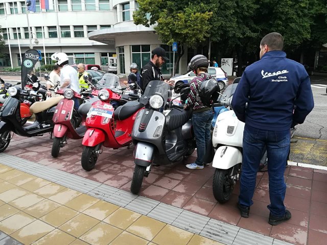 Vespaši iz regiona provozali se kroz Srbiju FOTO/VIDEO