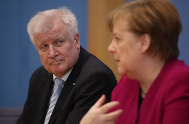 Zehofer ponudio ostavku – šta æe Merkelova?