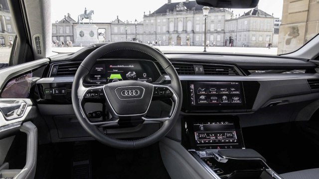 Zavirite u kabinu Audijevog krosovera na struju (FOTO)