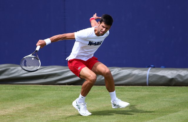 Novak trenirao u Londonu, nema znakova povrede kolena (FOTO)