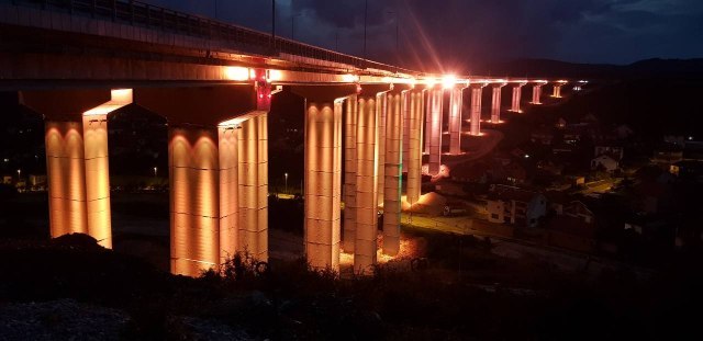 Longest bridge on Corridor 10 illuminated in Serbian colors