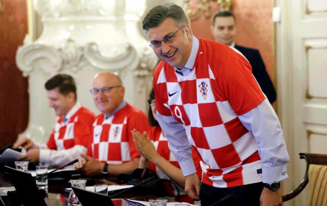 Posebna sednica hrvatske vlade – svi u dresovima / FOTO