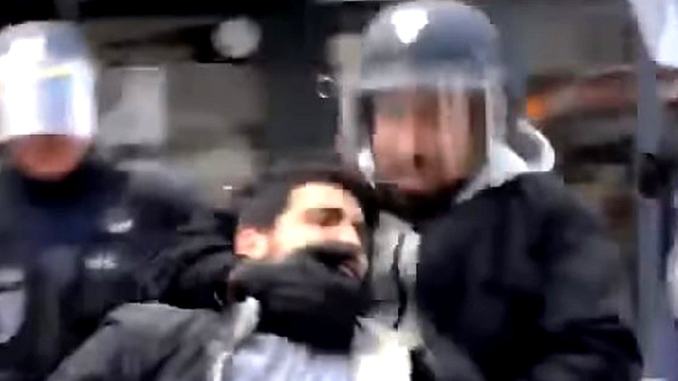 Kako je Makronov pomoćnik tukao učesnike majskih protesta u Parizu