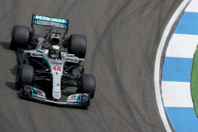 Hamiltona opet muči bolid, ali ima poverenja u Mercedes