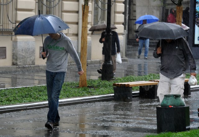 Ništa od leta, RHMZ opet upozorava: Stižu padavine
