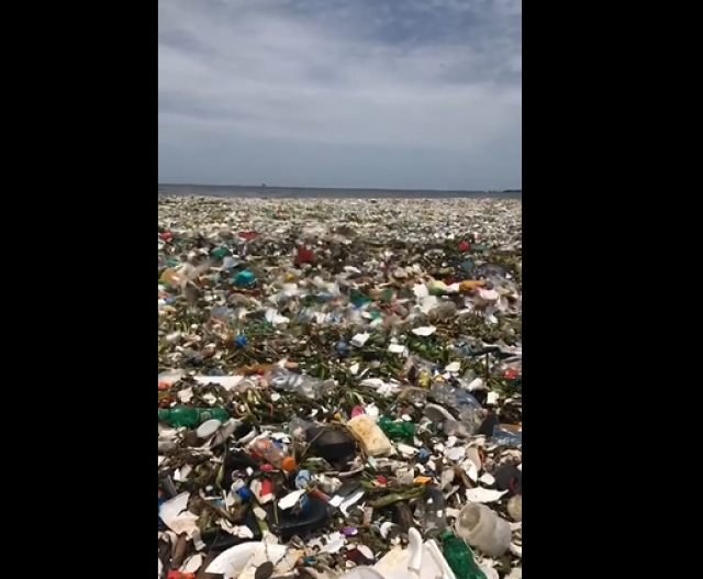 Talas od 30 tona plastike, snimak šokirao svet / VIDEO