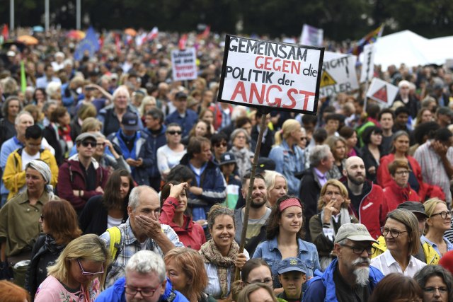 Minhen: 15.000 ljudi protesovalo protiv "politike straha"