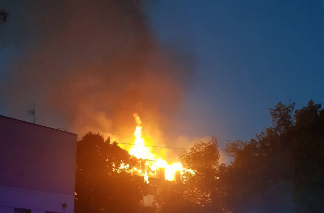 Hotel "Partizan" bio u plamenu, obrušio se krov VIDEO/FOTO