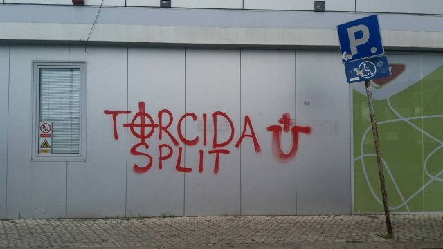 Croat fans rob gas station, draw fascist symbols/PHOTOS