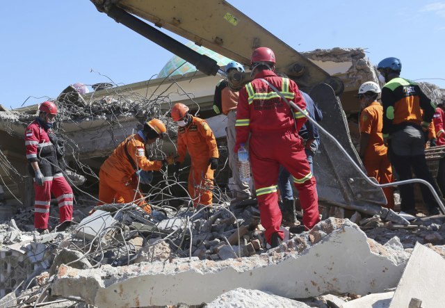 More than 300 dead from Indonesia earthquake