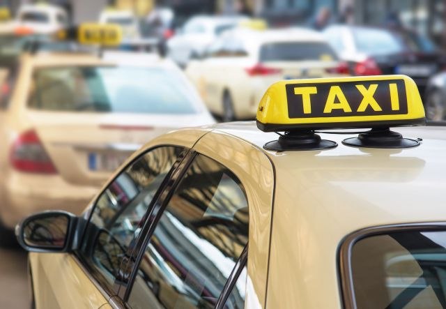 Taksisti u Milanu kažnjeni jer su nosili bermude