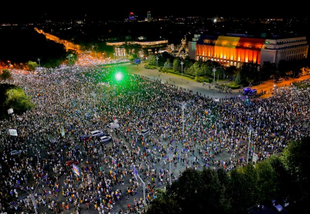 Rumuni ne odustaju, nov protest: Korupcija ubija! Ostavke!