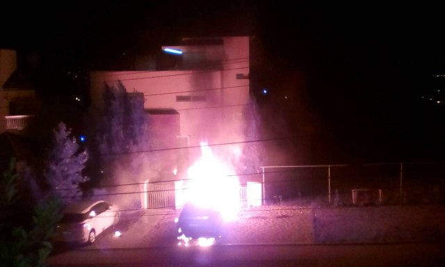 U Nišu opet gore automobili: Sinoć zapaljena još dva VIDEO