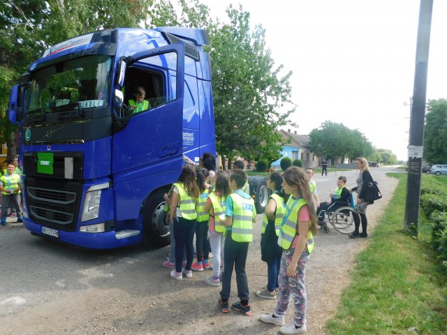 Volvo edukuje srpske školarce o bezbednosti u saobraæaju