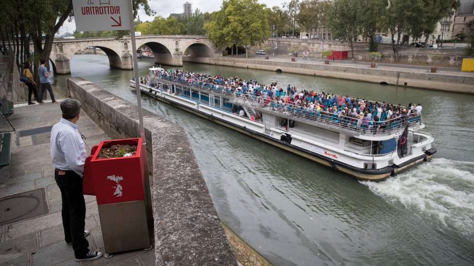 Parižani "užasnuti&#x201c; pisoarima na otvorenom