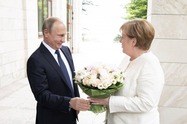 Prvo venčanje, pa sastanak sa Merkelovom