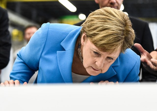 Vuèiæ: Drugi najveæi rast u Evropi, hvala Angeli Merkel