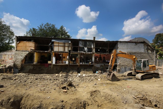 Horor: Investitor kopao temelj, ostali bez krova nad glavom FOTO