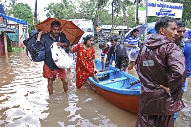 Poplave u Indiji: Poginulo 160, evakuacija helikopterima