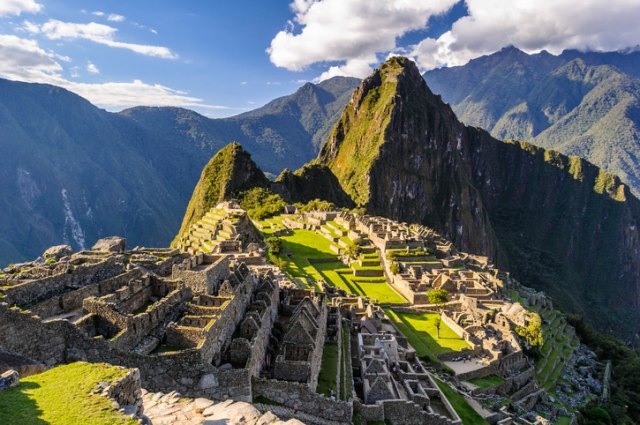 U Peruu otkriven oko 4.000 godina star zidni reljef zmije
