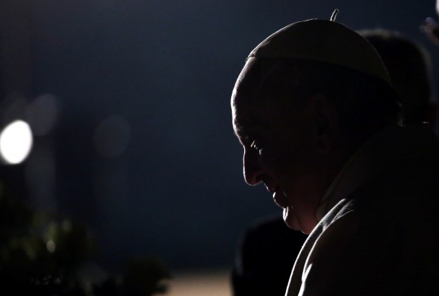 Papa zove na hitan sastanak, tema seksualno zlostavljanje