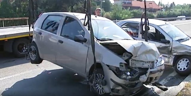 Sudar pet vozila na Ibarskoj, osmoro povreðeno VIDEO
