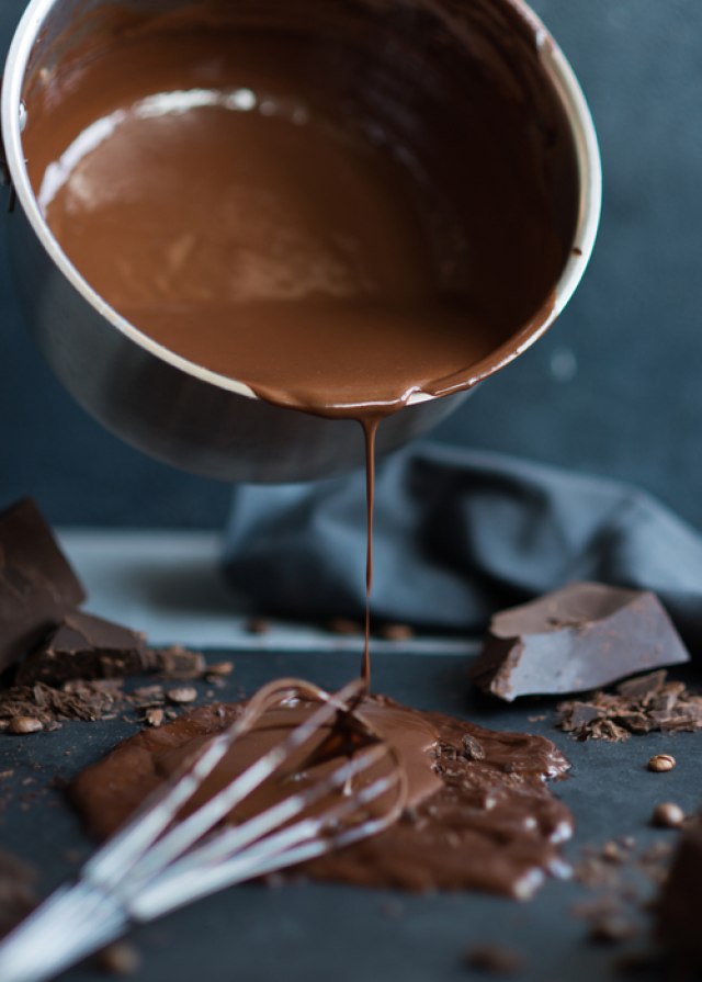 Otopite čokoladu kao profesionalac: Tri najvažnija saveta za glazuru bez ijedne grudvice