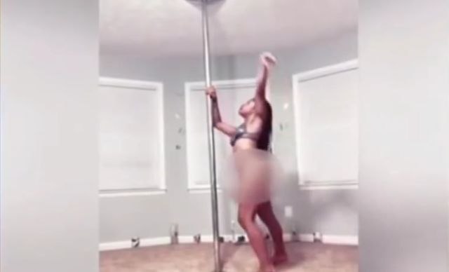 Nastavnica plesala na šipci, pa ostala bez posla VIDEO