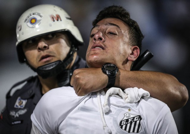 Haos u Sao Paulu – divljali navijači Santosa, radili pendreci VIDEO