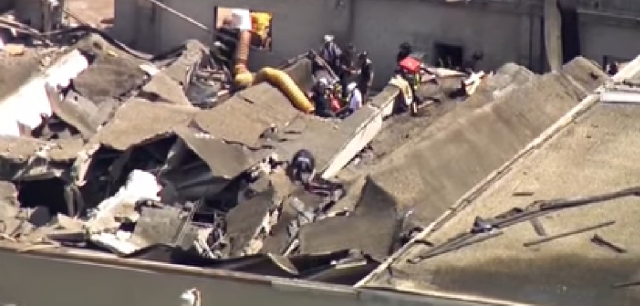 Čikago: Urušio se krov fabrike, ima povređenih VIDEO