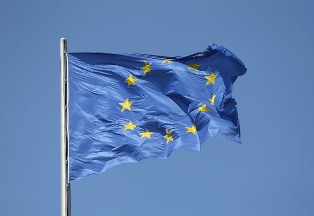 EU wants Reuters reporters released immediately