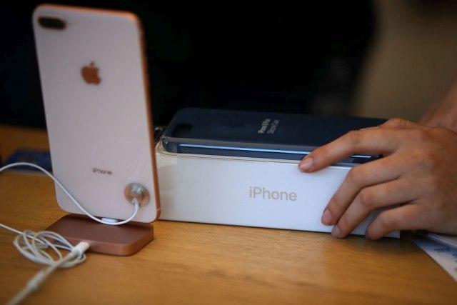 Zbog fabrièke greške "Apple" æe besplatno menjati "Iphone 8" telefone