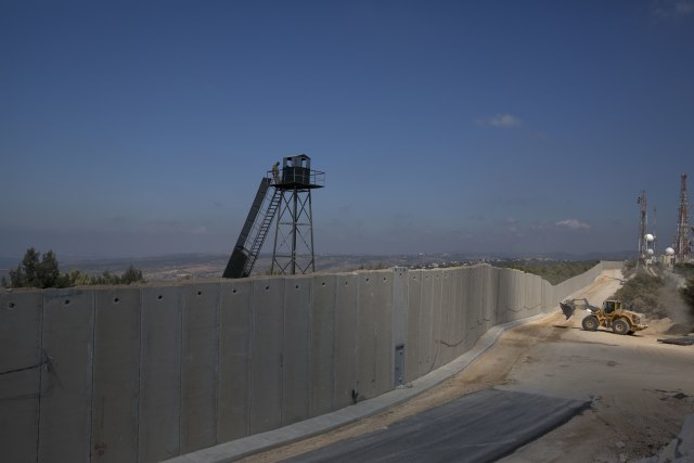 Izrael diže zid, tenzije rastu: 