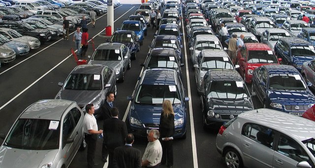 Šta sve trgovci polovnjacima pronalaze u automobilima - bilo i zmija