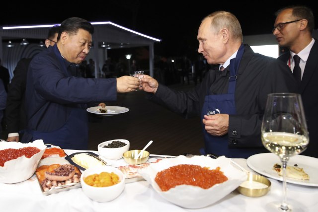 Putin i Si pržili palačinke i nazdravljali votkom VIDEO