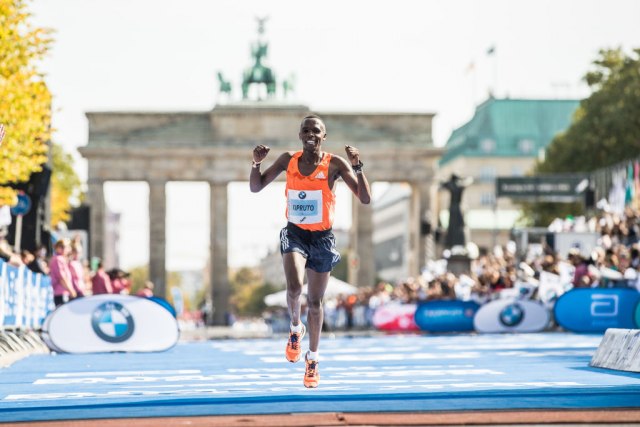 Kenijac postavio novi svetski rekord u maratonu