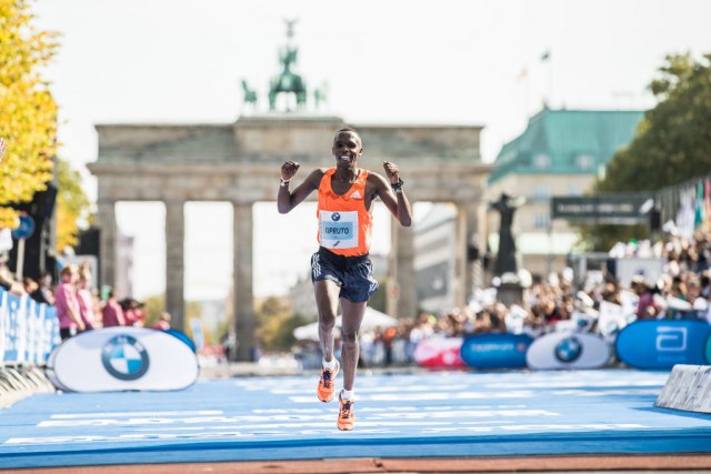 Kenijac postavio novi svetski rekord u maratonu