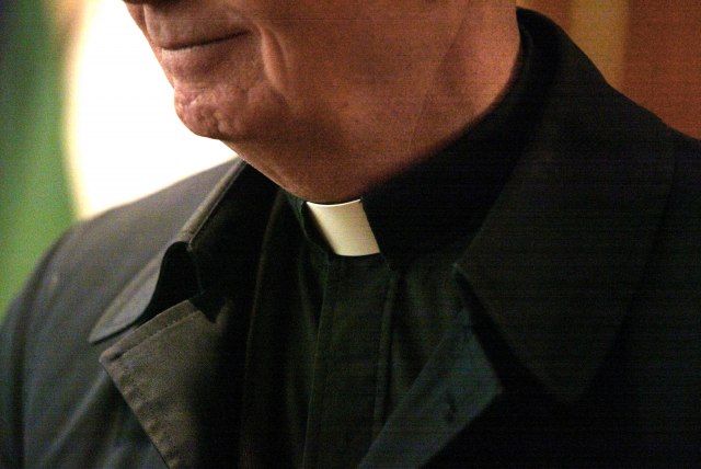 Suspendovan sveštenik zbog seksualnog zlostavljanja