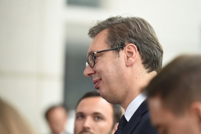Vučić se zahvalio Nikoliću; 