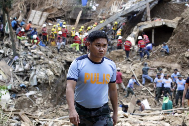 Filipini: Klizište zatrpalo kuæe, èetiri osobe poginule