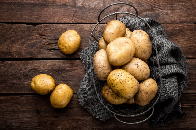 Gde raste najveæi krompir u Srbiji? Ovaj je težak 1.820 g