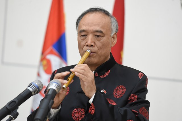 Kineski ambasador svirao na fruli koju je dobio od Vuèiæa