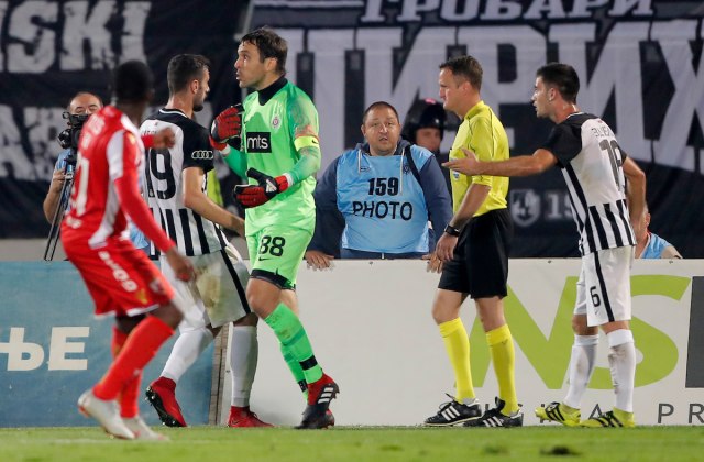 Treba li kazniti Zvezdu i Partizan zbog nesportskog ponašanja?