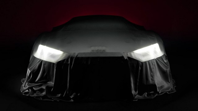 Šta Audi krije ispod crnog pokrivača?