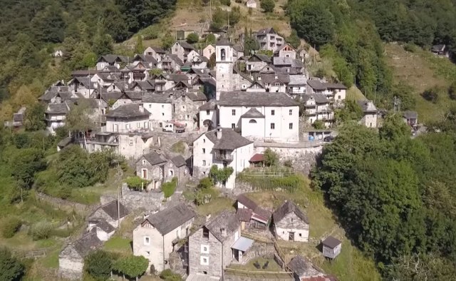 Celo švajcarsko selo postaje jedinstveni 