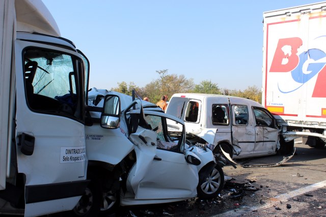 "Više od 40 vozila uništeno u udesima na auto-putu" FOTO